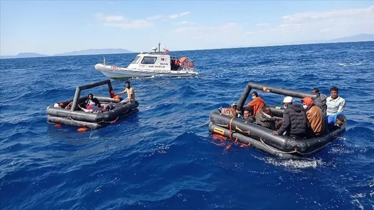 Menderes'te 29 düzensiz göçmen Sahil Güvenlik tarafından yakalandı