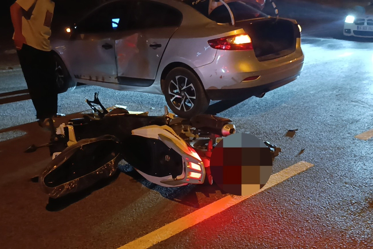 Kırşehir'de ters yöne giren motosiklet otomobile çarptı: 1 yaralı