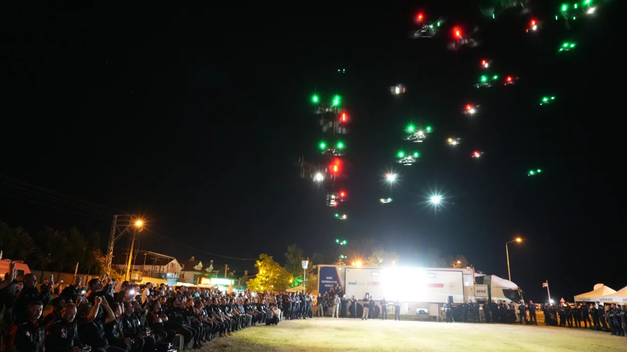 Samsun'da 50 dron aynı anda havalandı: AFAD yarışması renkli anlara sahne oldu