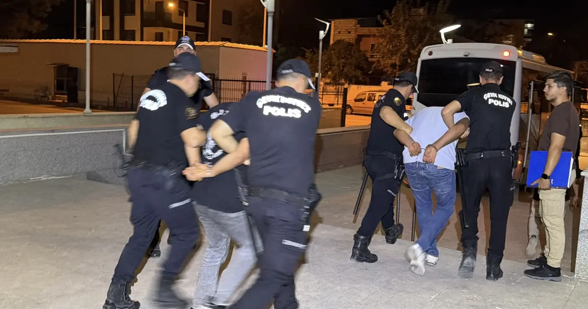 Adıyaman'da 'Kirveler' suç örgütüne yönelik operasyonda 5 tutuklama Adıyaman'da 'Kirveler' suç örgütüne yönelik operasyonda 5 tutuklama
