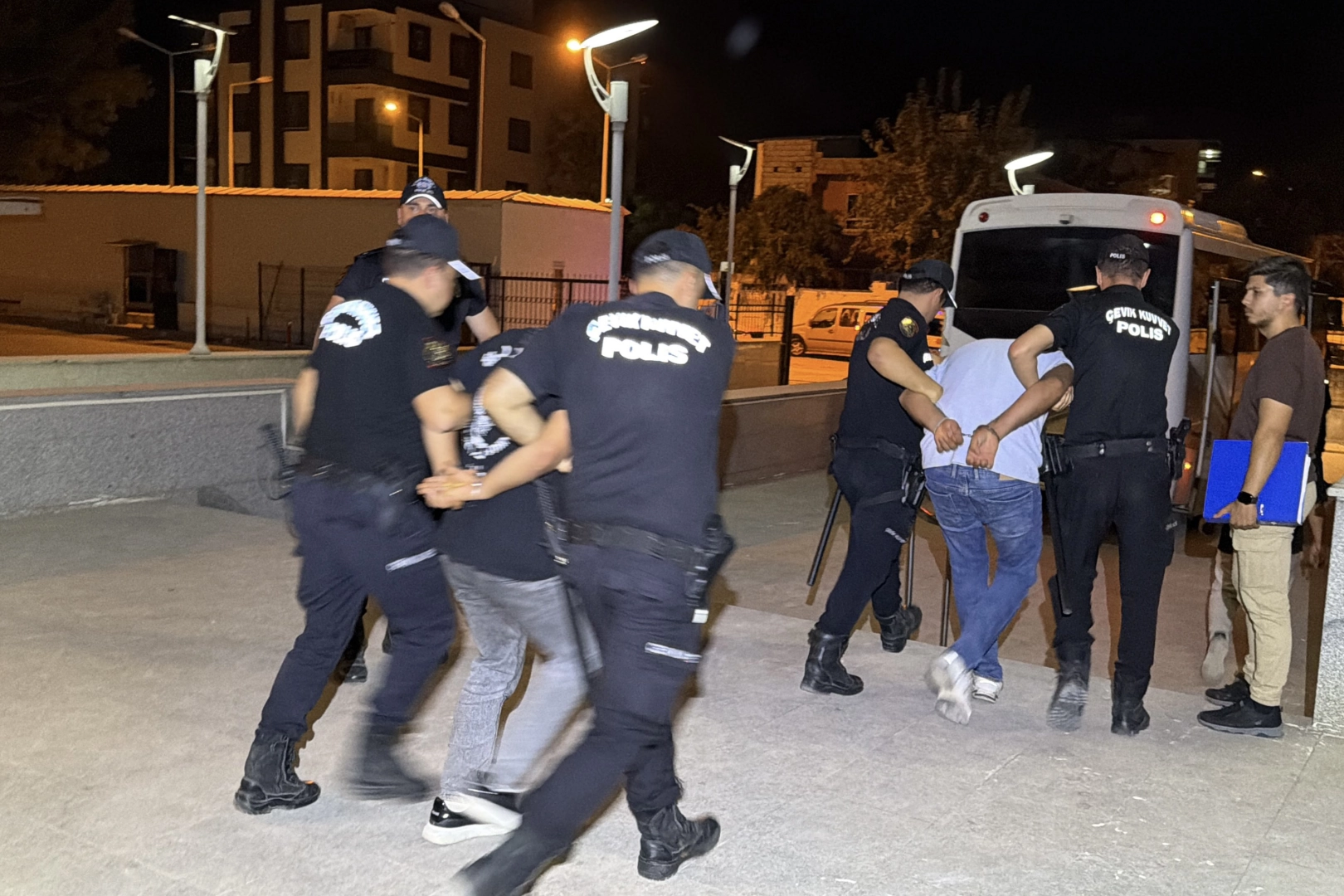 Adıyaman'da 'Kirveler' suç örgütüne yönelik operasyonda 5 tutuklama