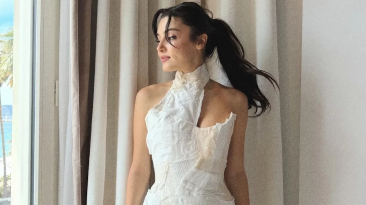 Hande Erçel'in davet stili sosyal medyada tartışma yarattı: Elbisesi eleştirildi