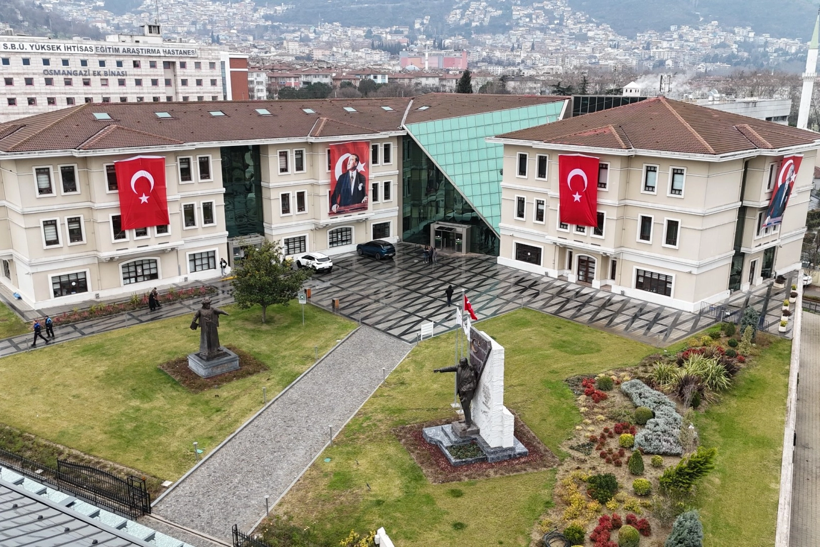 Yeni LED ekran sistemleri Osmangazi Belediye Meydanı'na kurulacak Yeni LED ekran sistemleri Osmangazi Belediye Meydanı'na kurulacak
