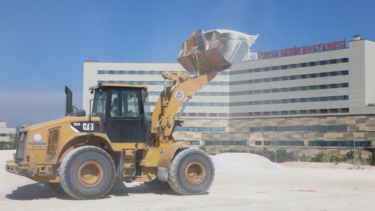 Bursa Şehir Hastanesi'nde 700 metrelik yol yenilendi: Ulaşım güvenliği artırıldı