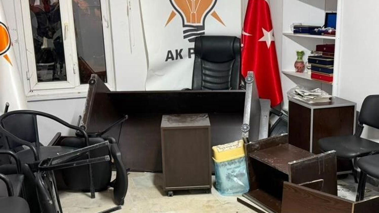 Kütahya Emet’te AK Parti binasına saldırı: Şüpheli gözaltına alındı
