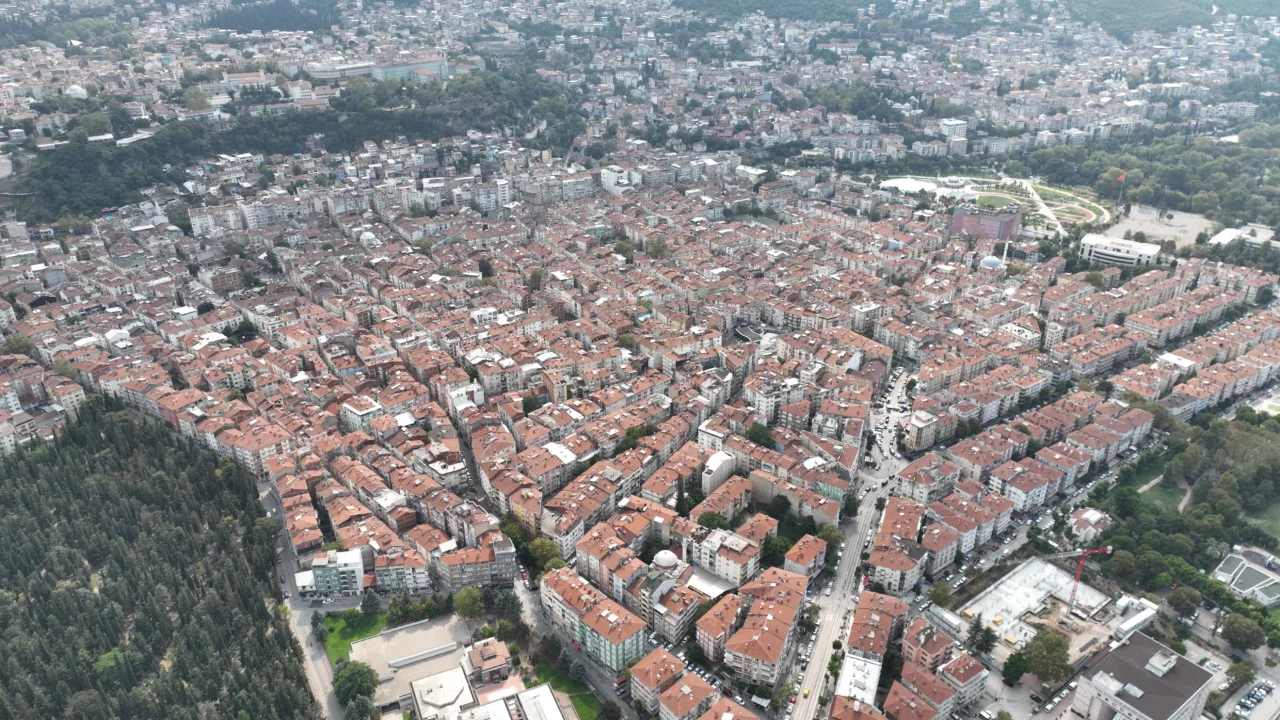 Yeni meydanlar ve güvenli konutlar: Bursa kentsel dönüşüm projesi