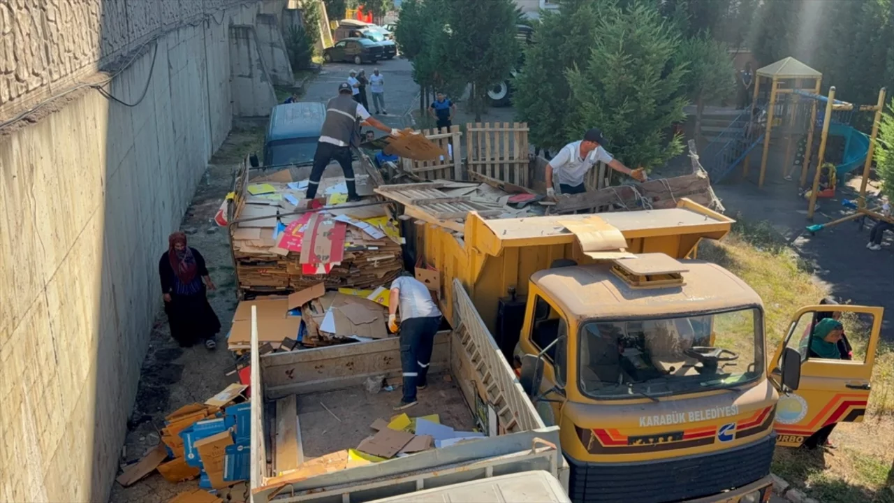 Karabük'te Atık Temizliği: 4 Kamyon Çöp Toplandı