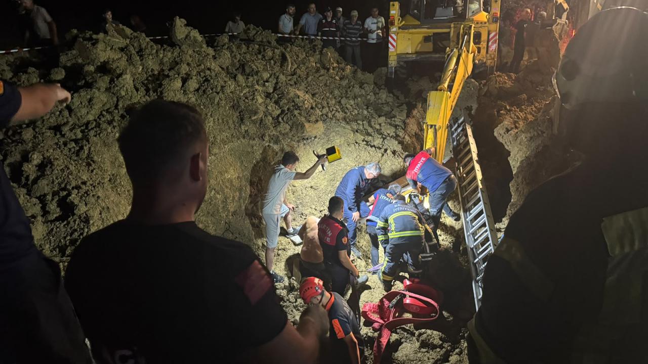 Bartın'da toprak altında kalan baba-oğul 2 saat sonra kurtarıldı