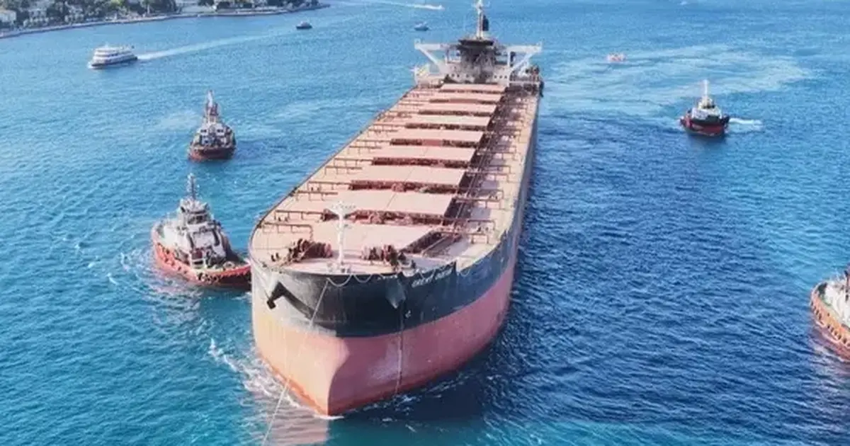 289 metre uzunluğundaki gemi, İstanbul Boğazı'na girdi