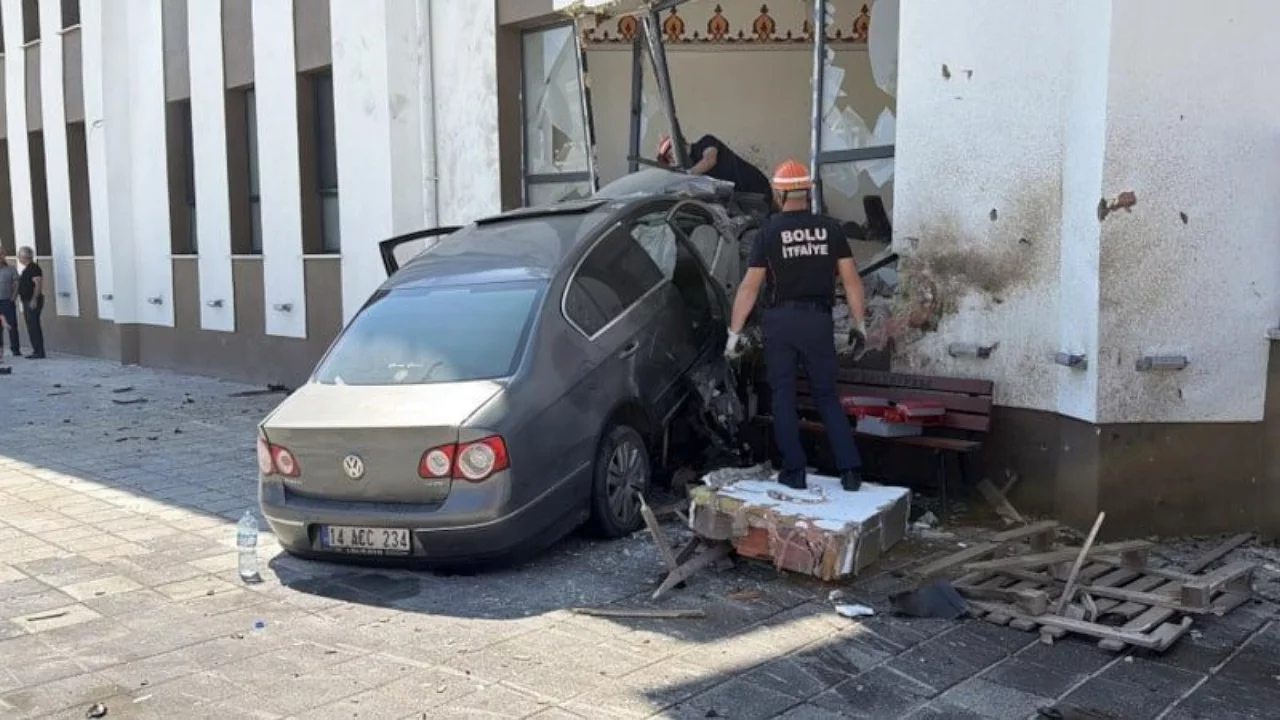 Cuma Pazarı Camisi'nde alkollü sürücünün kazası: 290 bin lira ceza