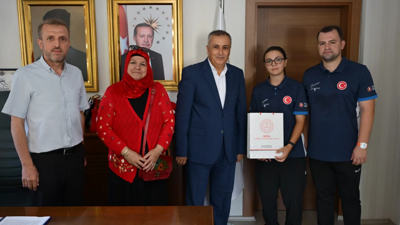 Bursalı Fatma Nisa, Avrupa Okçuluk Şampiyonası'nda altın madalya kazandı Bursalı Fatma Nisa, Avrupa Okçuluk Şampiyonası'nda altın madalya kazandı