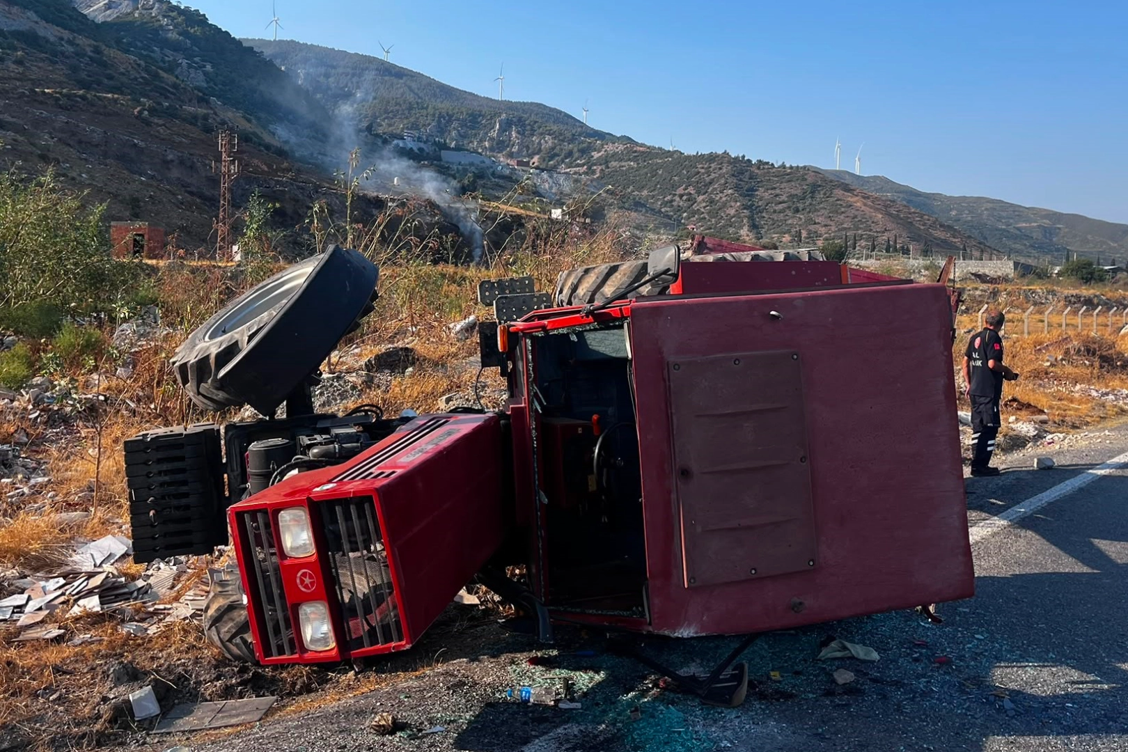 Kontrolden çıkan traktör devrildi: 1 kişi yaralandı