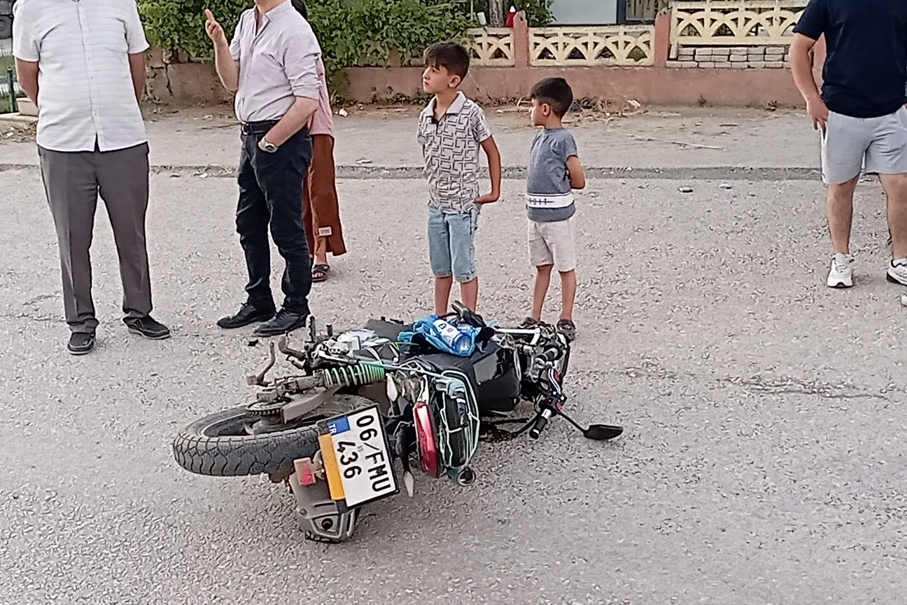 Tokat’ta 14 yaşındaki sürücünün otomobiliyle motosiklet çarpıştı: 1 yaralı Tokat’ta 14 yaşındaki sürücünün otomobiliyle motosiklet çarpıştı: 1 yaralı