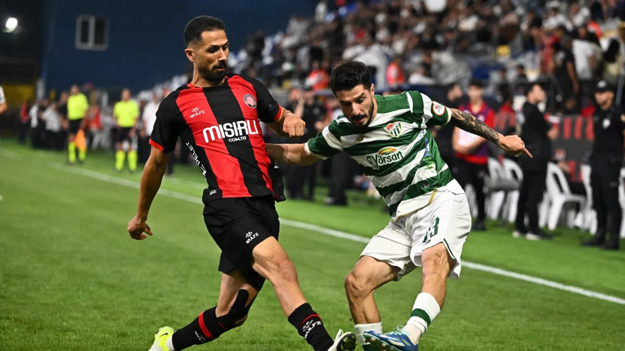 Bursaspor, Fatih Karagümrük'ten 2-1'lik mağlubiyetle döndü Bursaspor, Fatih Karagümrük'ten 2-1'lik mağlubiyetle döndü