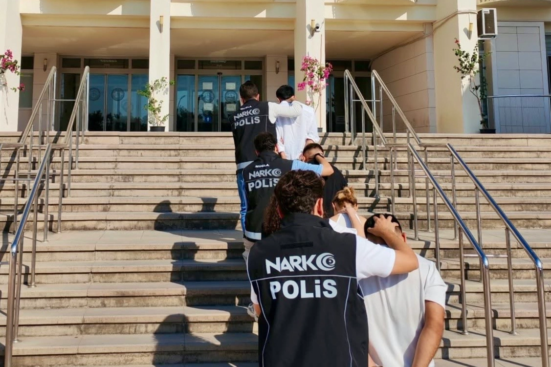 Bodrum'da uyuşturucu operasyonu: 3 şüpheli cezaevine gönderildi Bodrum'da uyuşturucu operasyonu: 3 şüpheli cezaevine gönderildi