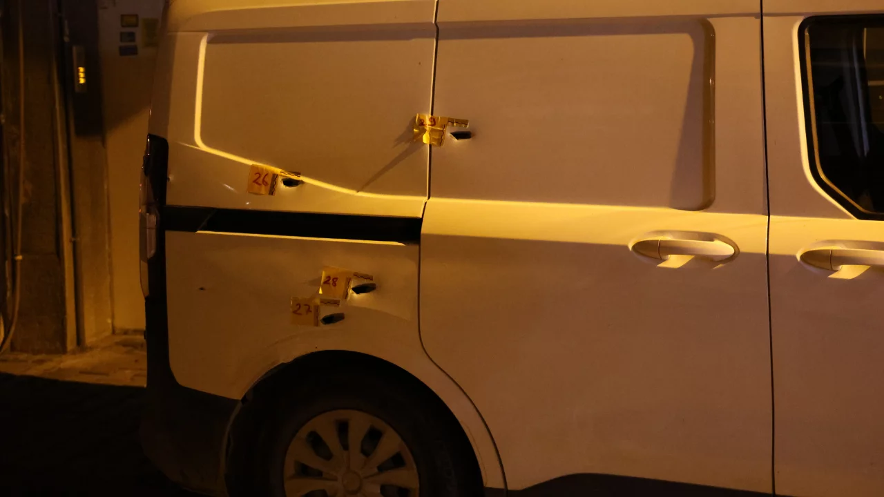Karşıyaka'da silahlı kavga: 5 yaralı hastaneye kaldırıldı