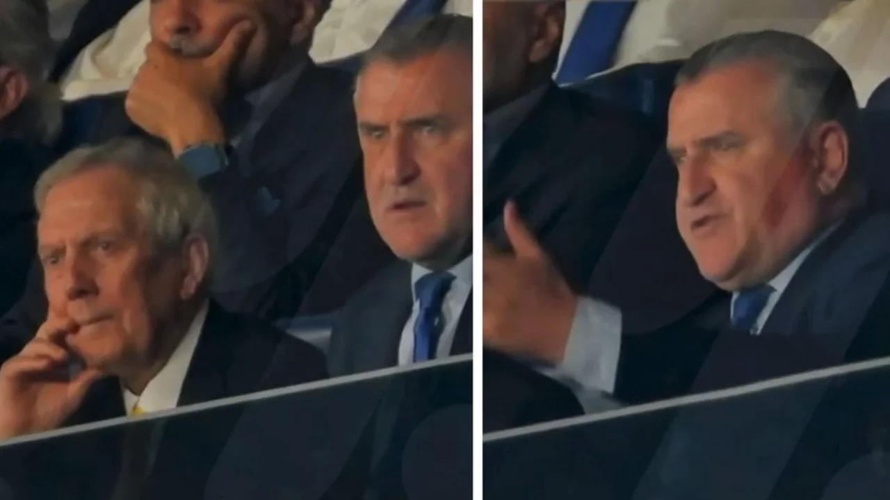 Fenerbahçe Başkanı Aziz Yıldırım, Bakan Bak'ın heyecanına kayıtsız kaldı Fenerbahçe Başkanı Aziz Yıldırım, Bakan Bak'ın heyecanına kayıtsız kaldı