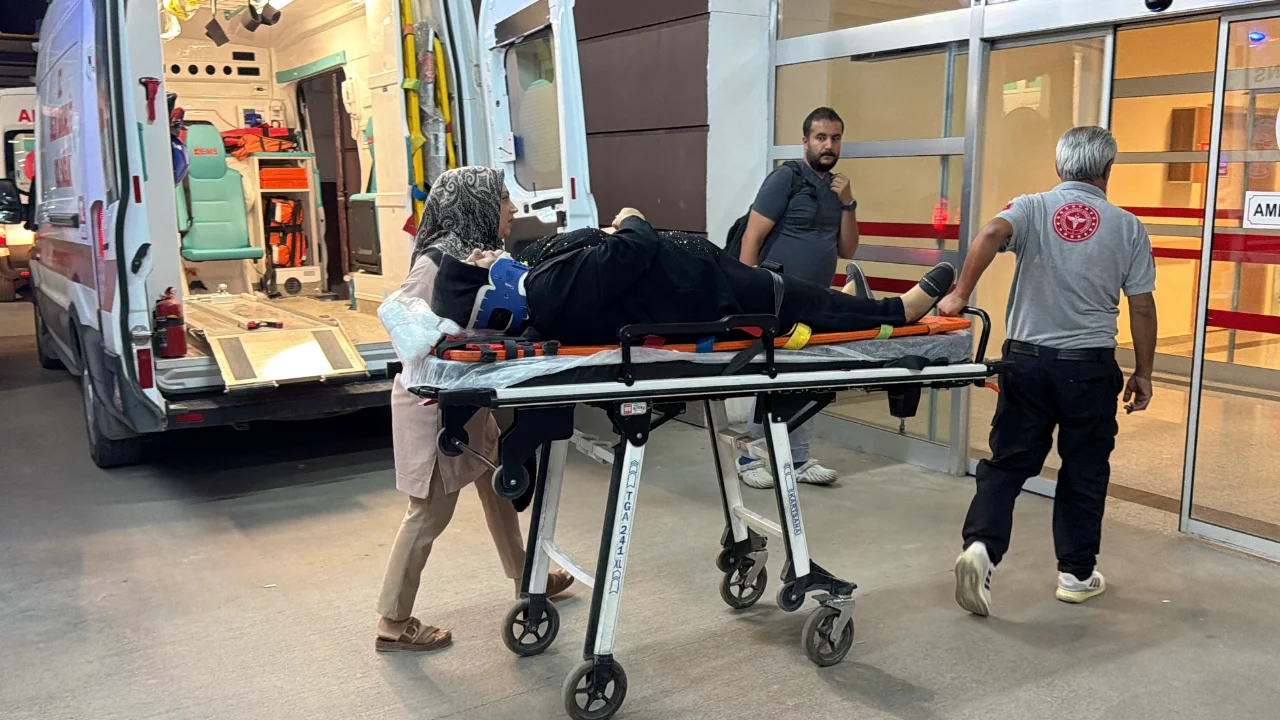 Adıyaman-Gölbaşı yolunda iki otomobil çarpıştı: 4 kişi yaralandı