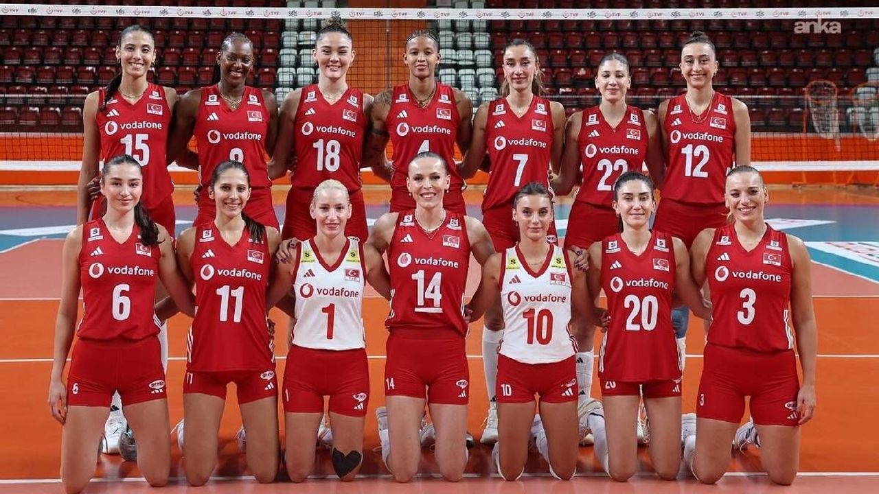 A Milli Kadın Voleybol Takımı, Avrupa Şampiyonası'na 3-0'lık galibiyetle başladı