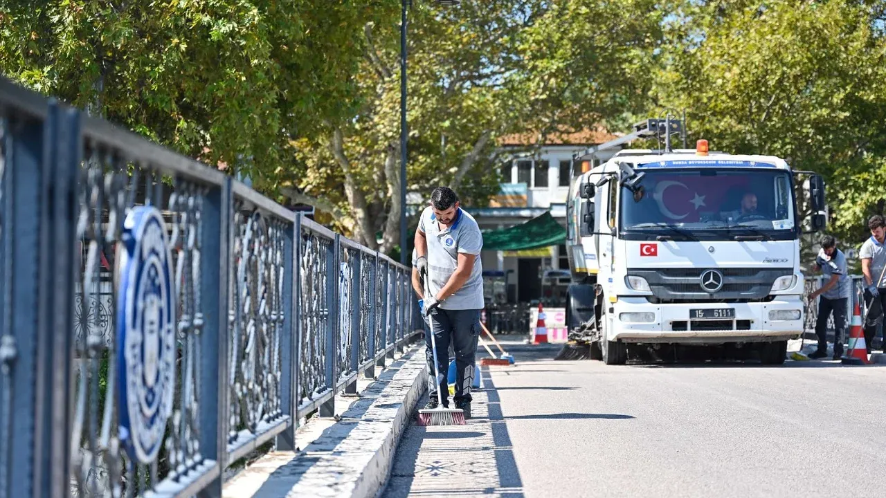 Bursa Büyükşehir, Gölyazı'da temizlik ve düzenleme çalışmalarına başladı