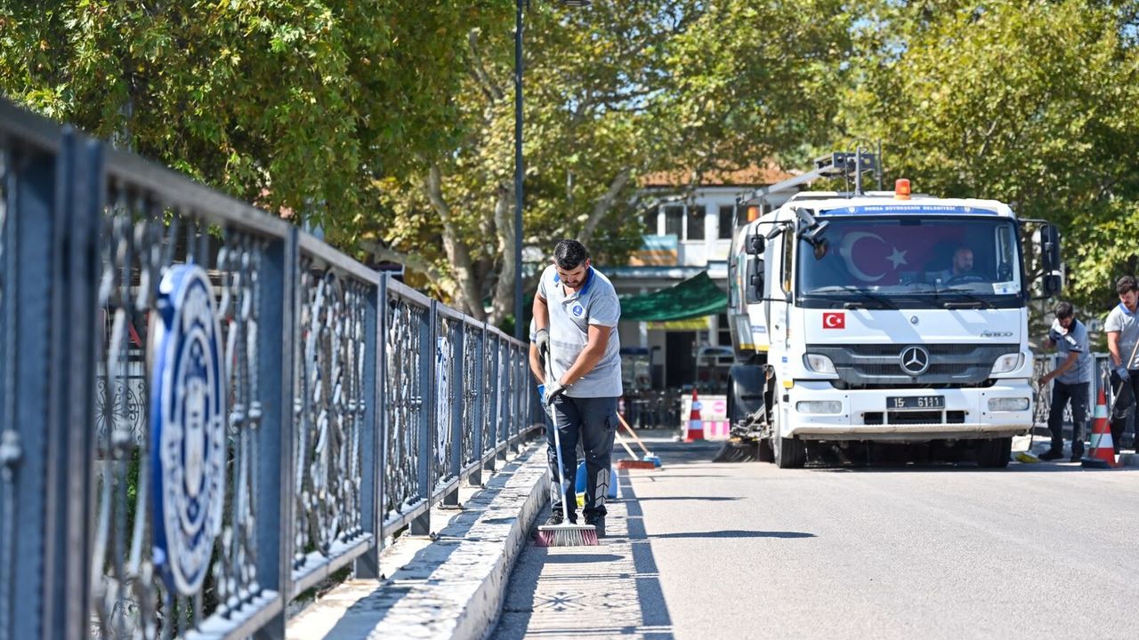 Bursa Büyükşehir, Gölyazı'da kapsamlı temizlik ve bakım çalışması başlattı