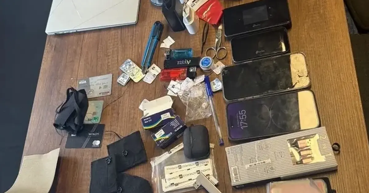 Öğretmenin çantasından kopya çekme ekipmanları çıktı