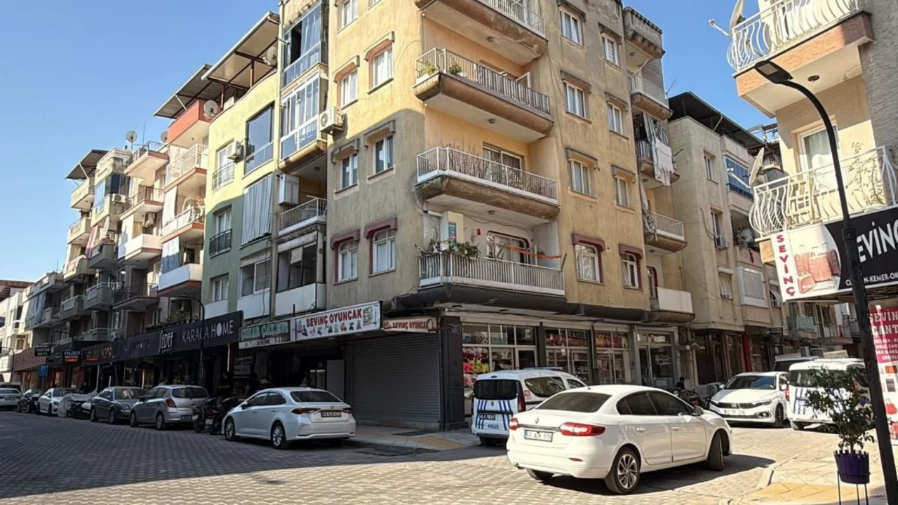 Manisa'da Eşini Boğmaya Çalışan Koca Tutuklandı: Olayın Ayrıntıları Ortaya Çıktı