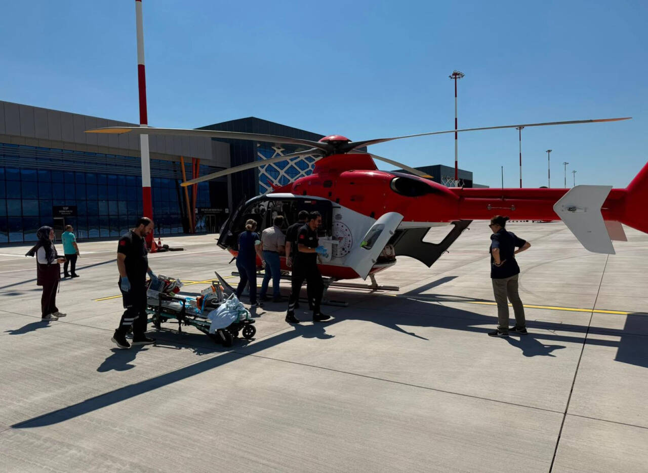 4 aylık bebek, İstanbul'a ambulans helikopterle sevk edildi