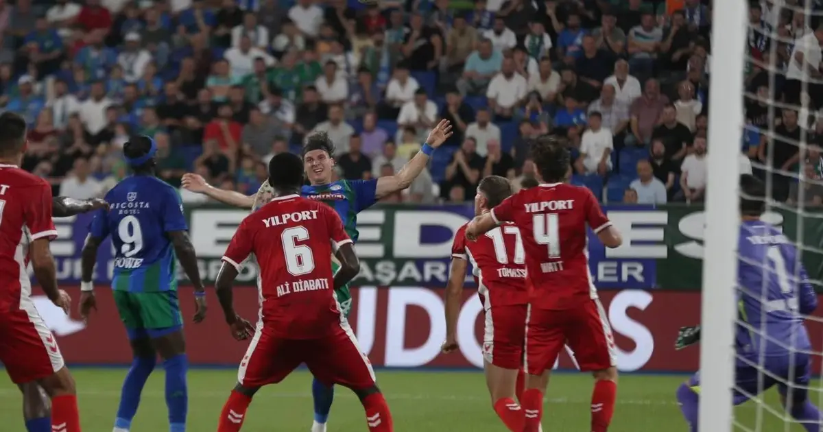 Samsunspor, Rizespor'u deplasmanda 2-0 ile geçti
