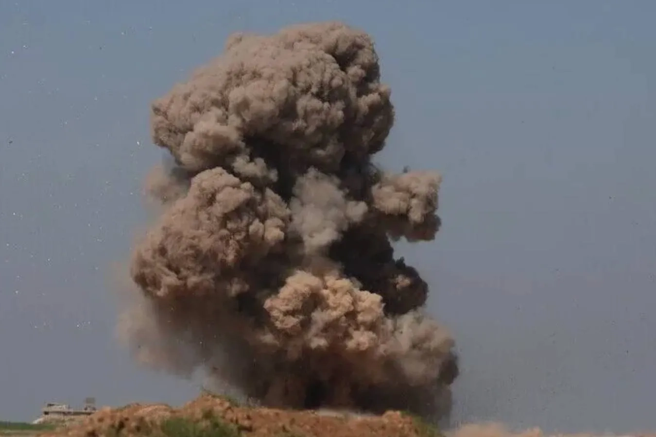 Suriye'de bombalı saldırı: İç Güvenlik Güçleri hedef alındı Suriye'de bombalı saldırı: İç Güvenlik Güçleri hedef alındı