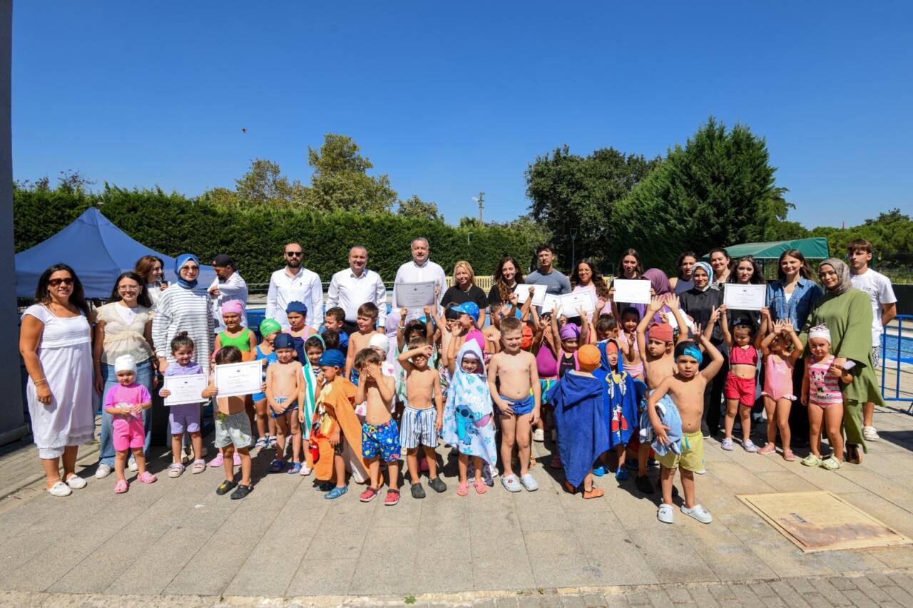 Osmangazi'de yüzme kursları sona erdi: 100 çocuk mezun oldu