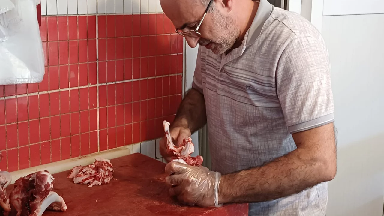 35 yıllık kasap açıkladı: At ve eşek etinin özellikleri 35 yıllık kasap açıkladı: At ve eşek etinin özellikleri