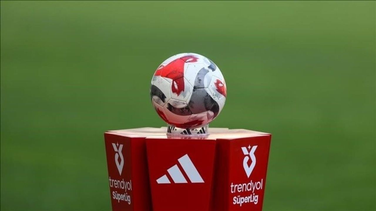 Süper Lig'de Bugün 4 Maç Oynanacak: Eyüpspor ve Trabzonspor Sahada