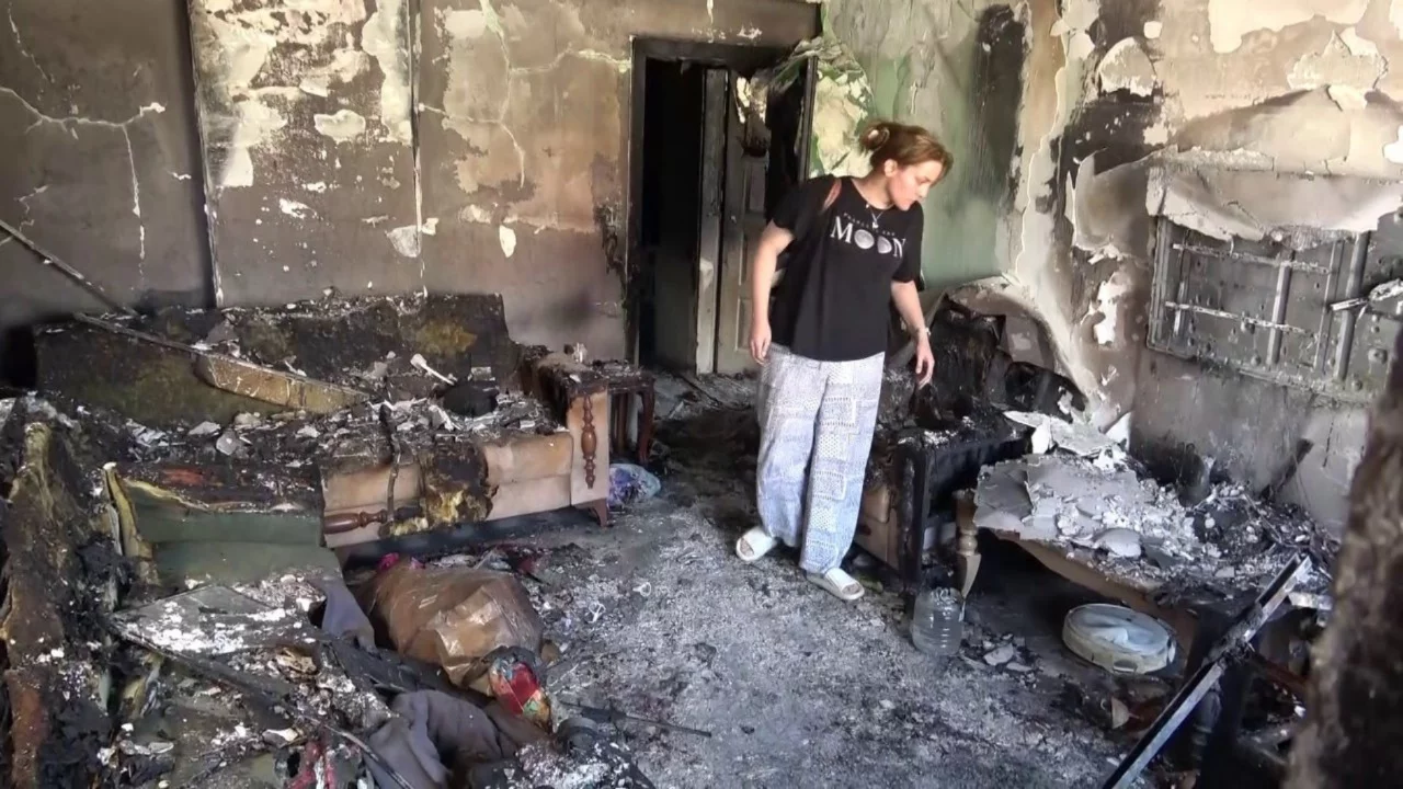 Yangında ailesini kurtarmak için alevlere döndü: Levent Kuru yaralandı