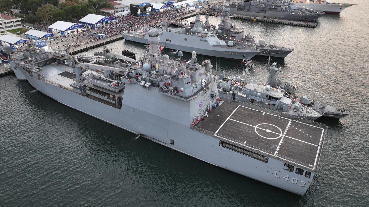 TCG Sancaktar, afet bölgelerine sağlık ve lojistik desteği sunuyor