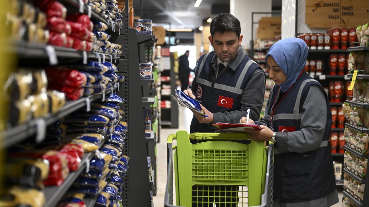 Bakan Yumaklı, gıda denetimlerini açıkladı: 1,6 milyar lira ceza Bakan Yumaklı, gıda denetimlerini açıkladı: 1,6 milyar lira ceza