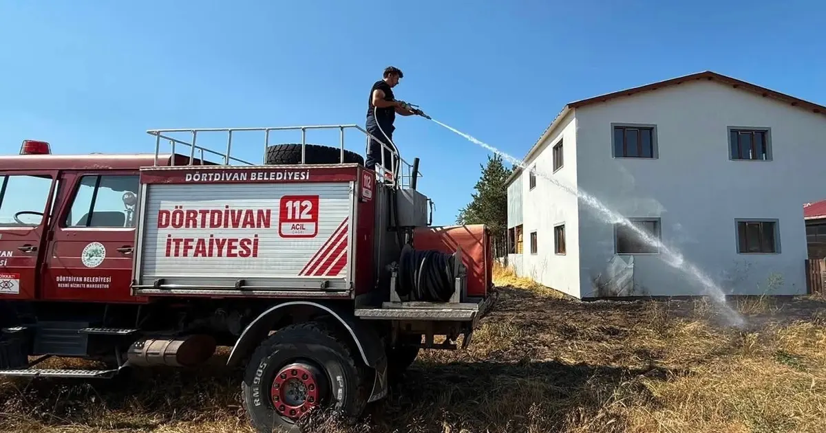 Dörtdivan'da kereste fabrikası yanında çıkan yangın itfaiye tarafından söndürüldü Dörtdivan'da kereste fabrikası yanında çıkan yangın itfaiye tarafından söndürüldü