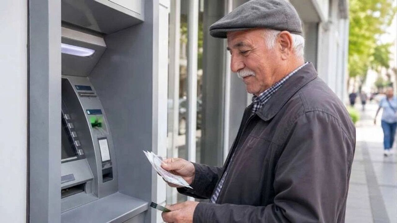 Emekliler için banka promosyonları 32 bin TL'ye kadar çıkıyor Emekliler için banka promosyonları 32 bin TL'ye kadar çıkıyor