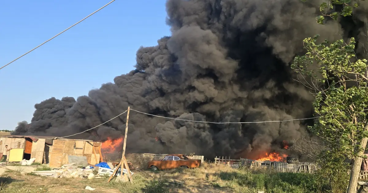 Tekirdağ'da lastik deposundaki yangın kontrol altına alındı