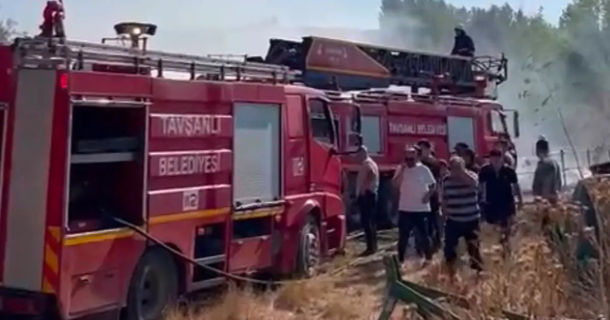 Kütahya'da çıkan yangında 400 balya saman alev alev yandı