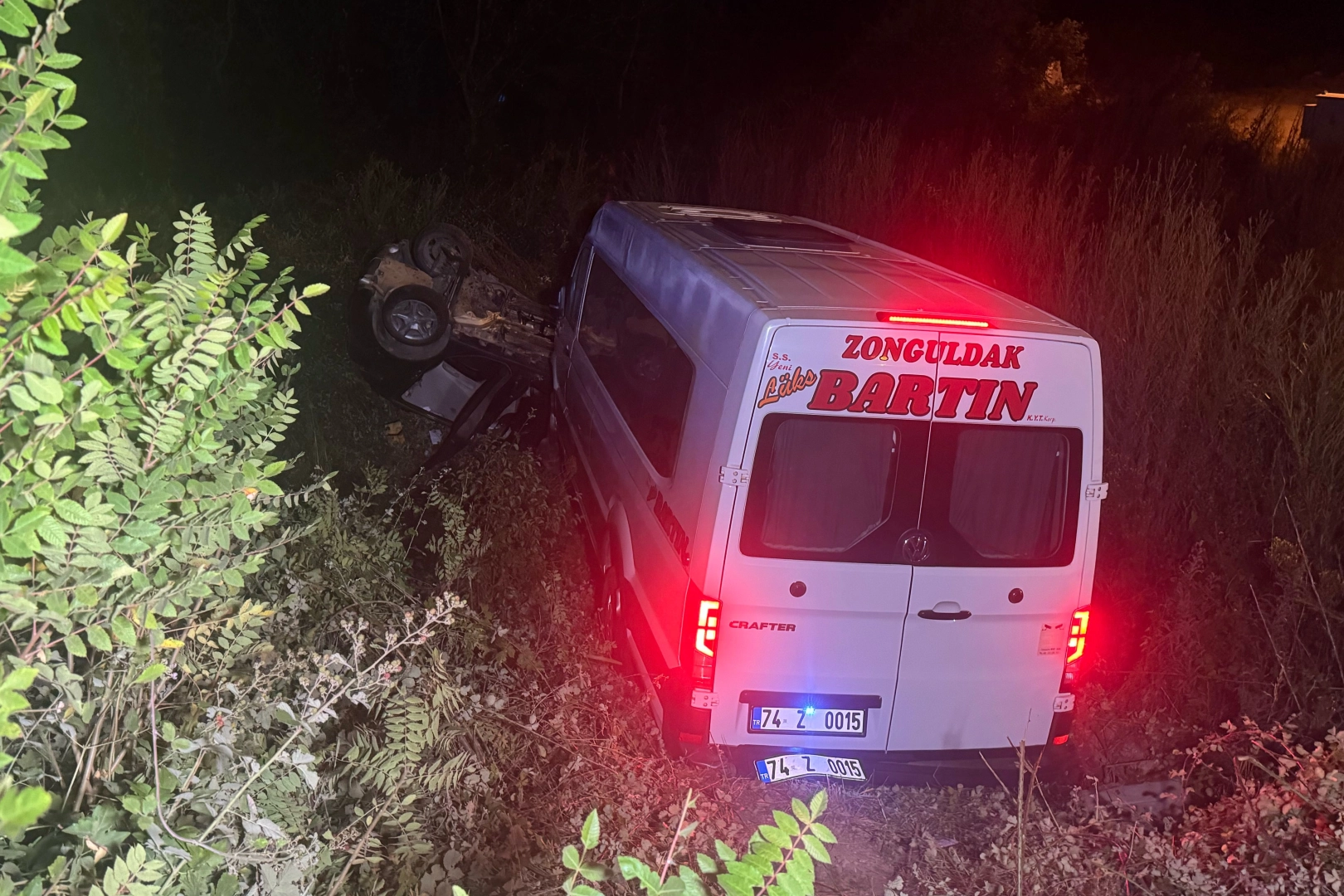 Bartın'da minibüs ve otomobil çarpıştı: 11 kişi yaralandı Bartın'da minibüs ve otomobil çarpıştı: 11 kişi yaralandı