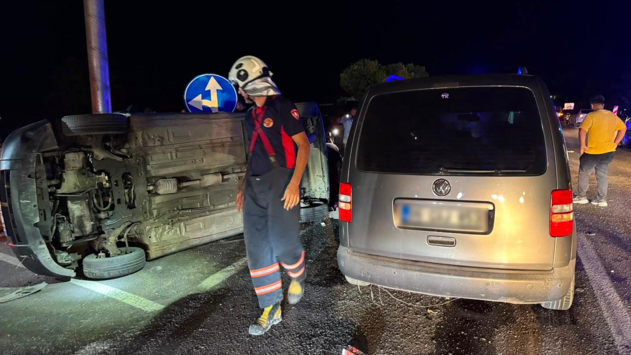 Çankırı'da 2 hafif ticari araç çarpıştı: 9 kişi yaralandı Çankırı'da 2 hafif ticari araç çarpıştı: 9 kişi yaralandı