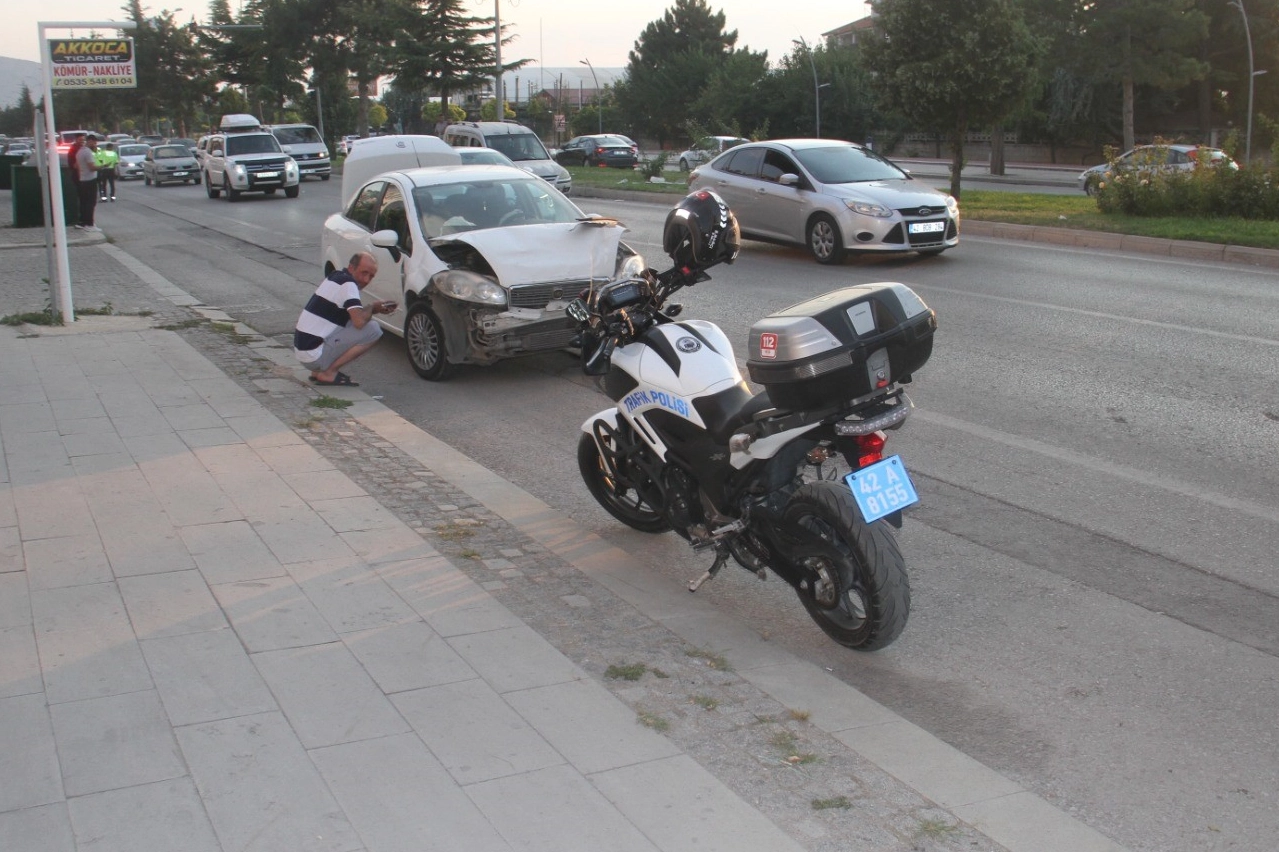 Konya'da zincirleme trafik kazasında 3 kişi yaralandı: Çocuk da var Konya'da zincirleme trafik kazasında 3 kişi yaralandı: Çocuk da var