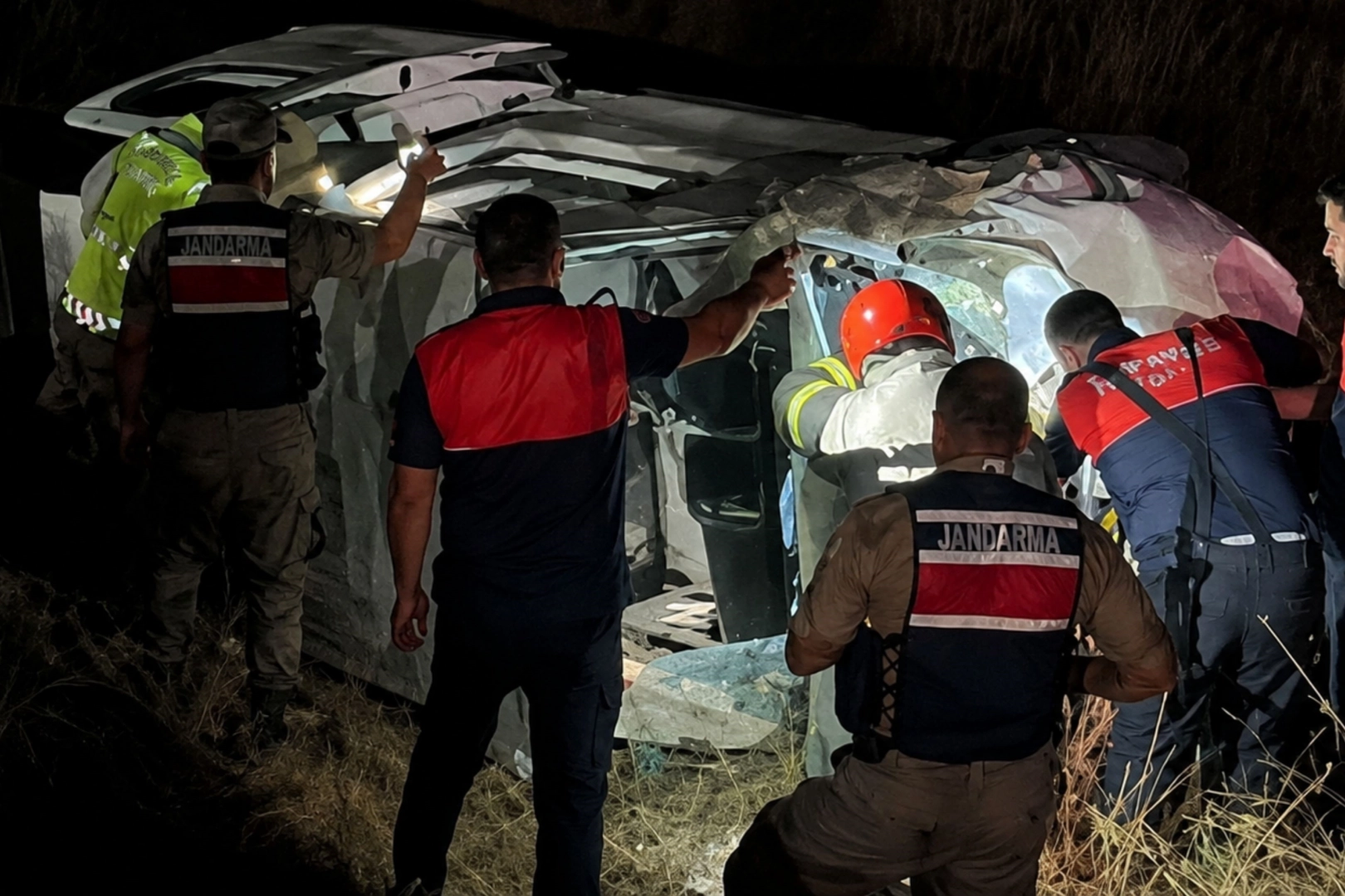 Tatvan'da trafik kazası: 4 yaralı, hayati tehlike yok Tatvan'da trafik kazası: 4 yaralı, hayati tehlike yok