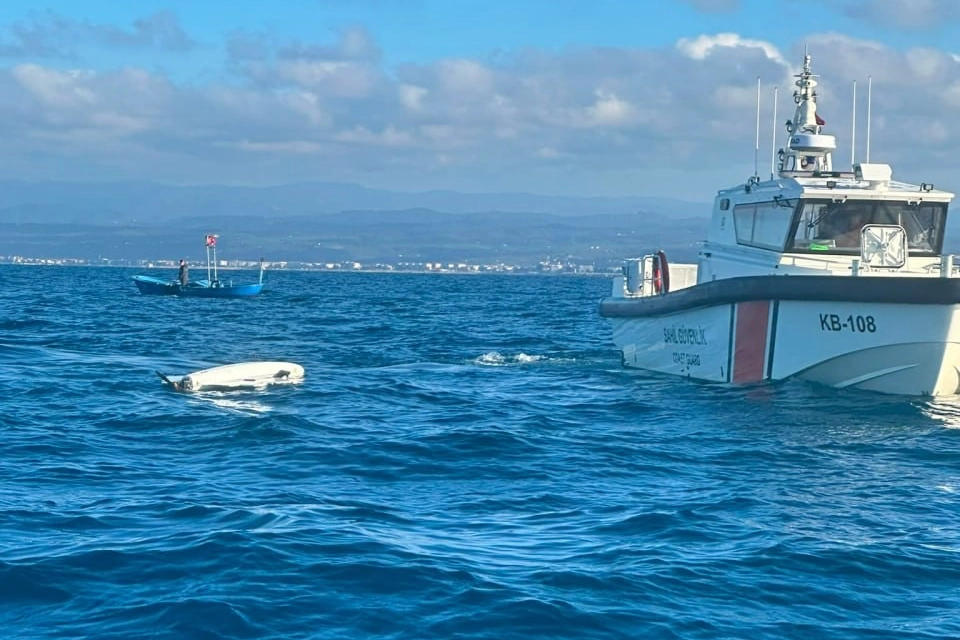 Sakarya'da balıkçılar denizde ters dönmüş dron buldu