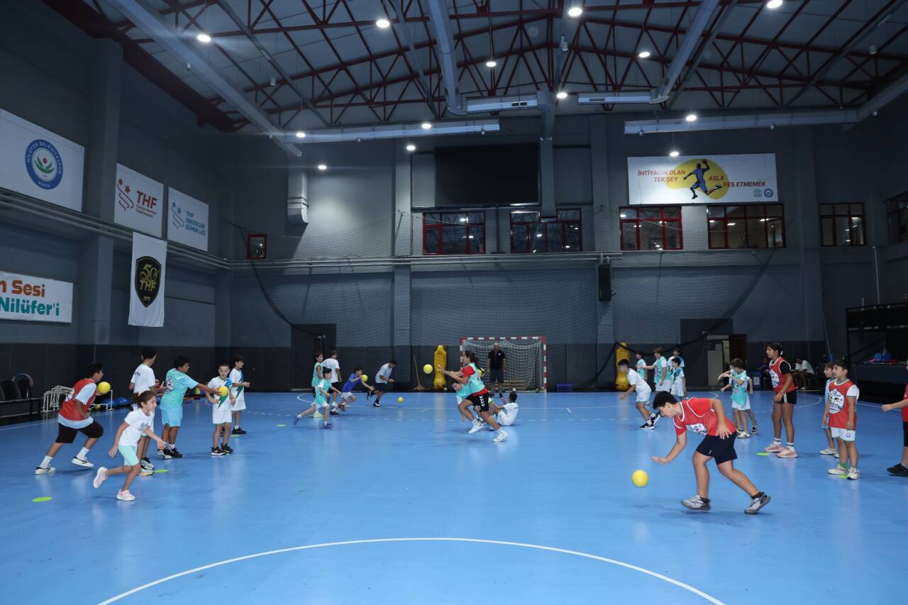 Bursa'da Hentbol Akademisi, 40 Çocuğa Eğitim Veriyor