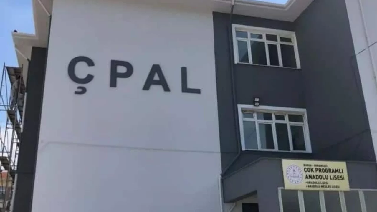 Orhangazi'deki okulun adı değişti: Mesleki eğitime geçiş yapıldı