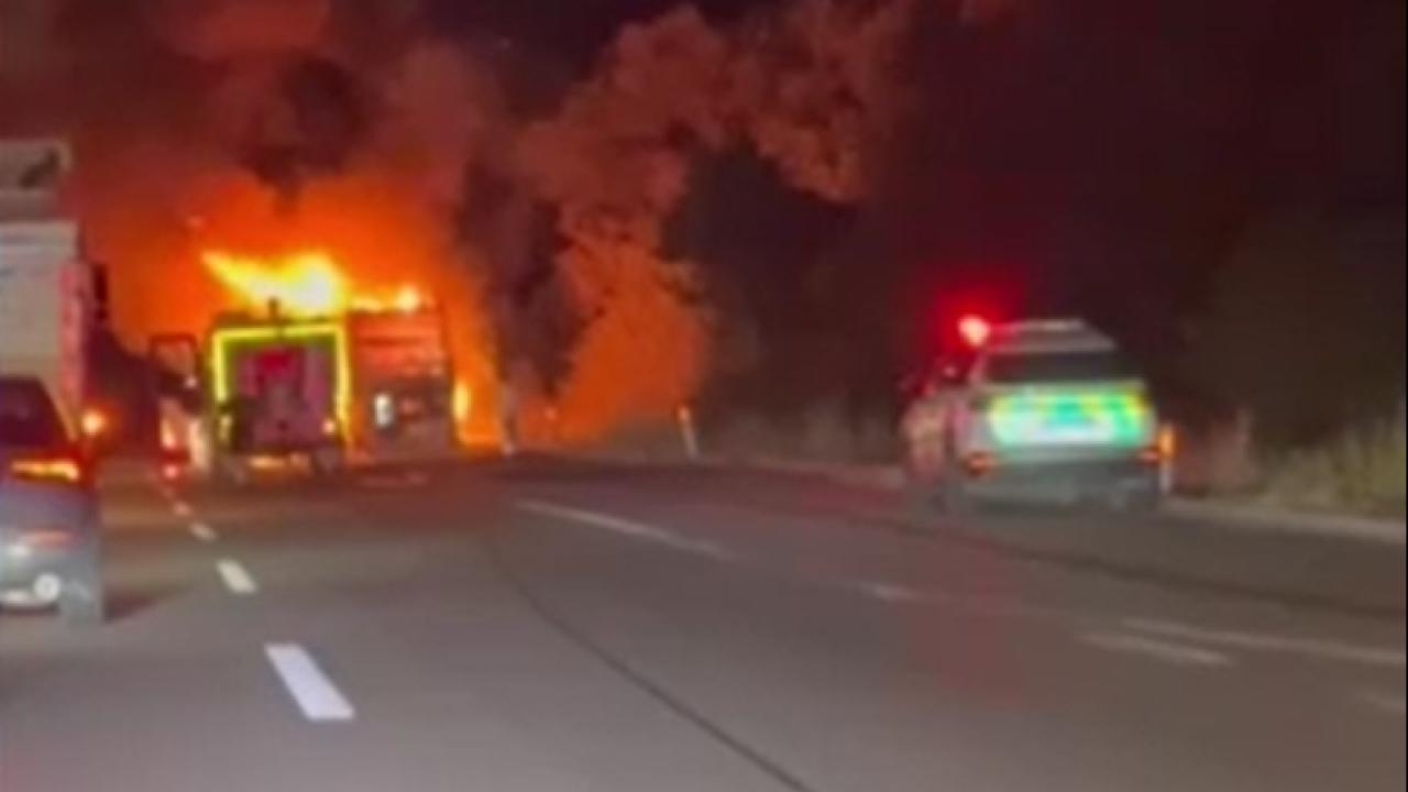 Bolu'da TEM Otoyolu'nda yolcu otobüsü alev aldı: Yaralı yok