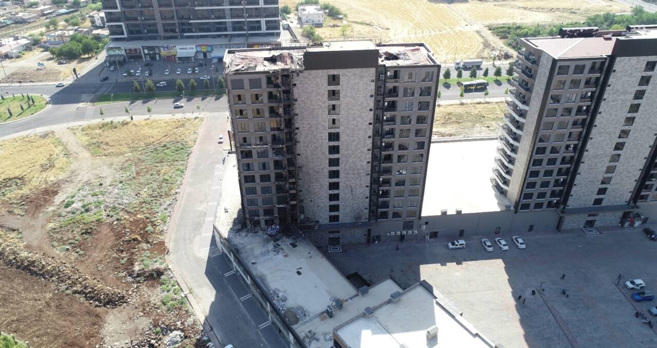 Diyarbakır'da plazadaki yangında 5 kişi hastaneye kaldırıldı