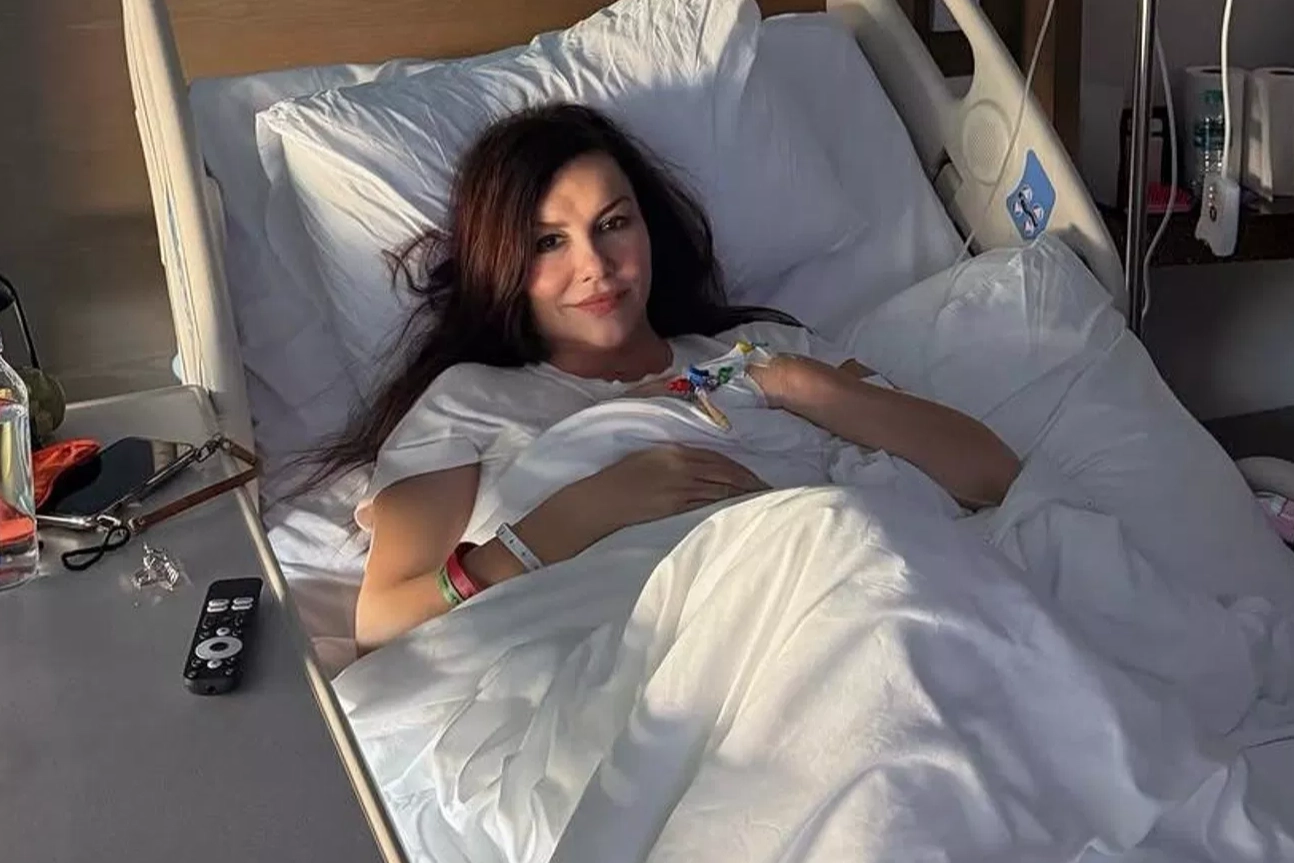 Ünlü şarkıcı Deniz Seki, sağlık durumunu açıkladı Ünlü şarkıcı Deniz Seki, sağlık durumunu açıkladı
